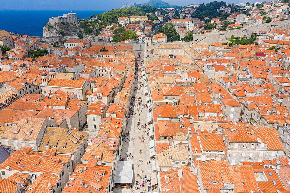 Shopping street Stradun in the historical center of Dubrovnik, Croatia (48613019536)