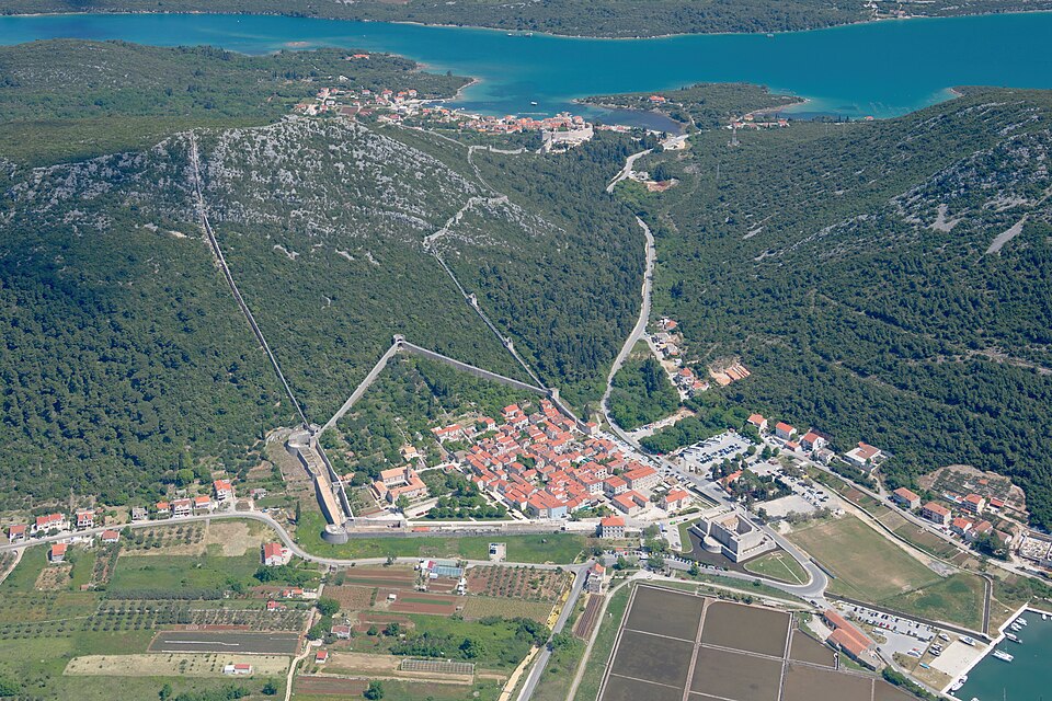 Aerial image of Ston (view from the southwest)